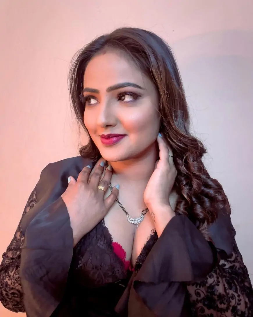Shyna Khatri (Actress) Biography: A Journey from Modeling to Web Series industry